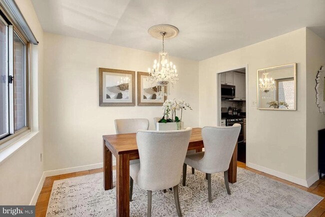 Foto del edificio - 3900 Tunlaw Rd NW
