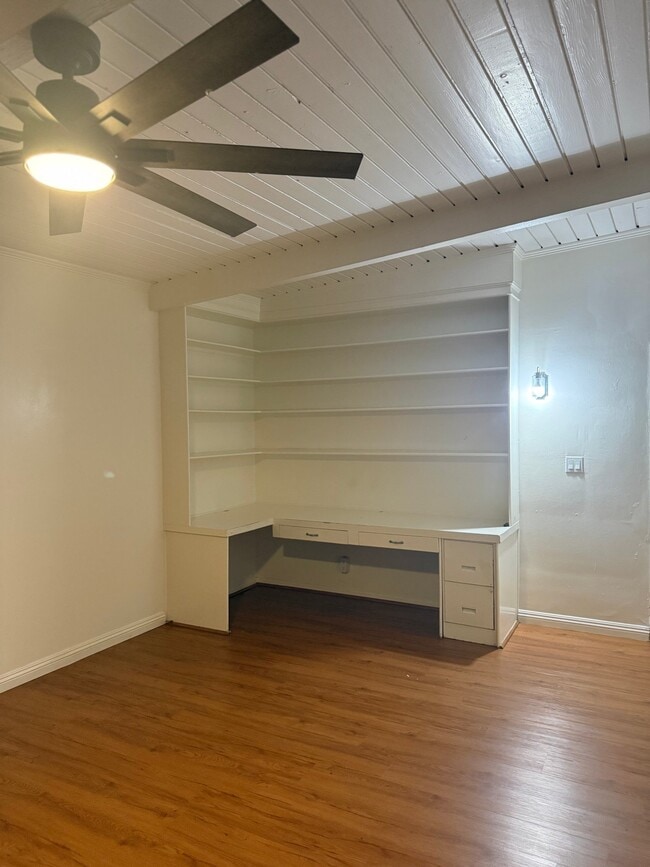 Foto del edificio - 8401 Darby Ave