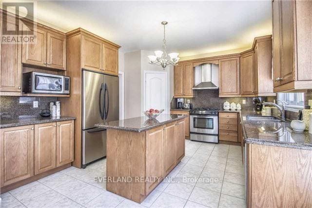 Building Photo - 4 Hepatica St