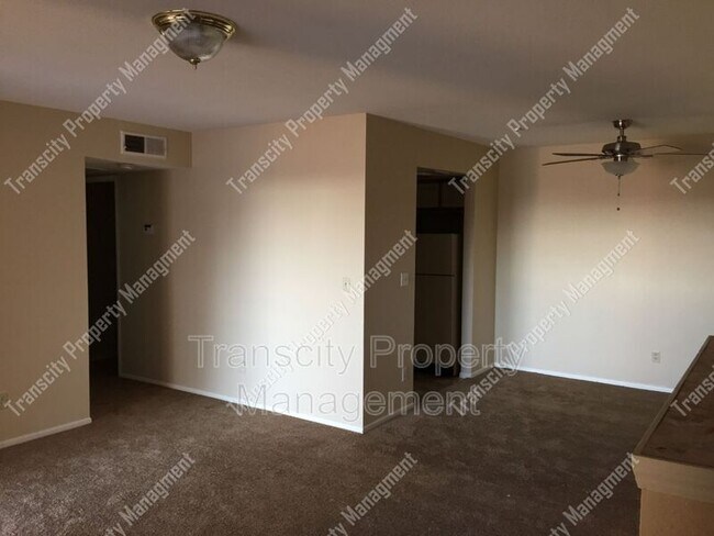 Foto del edificio - 1340 N Recker Rd