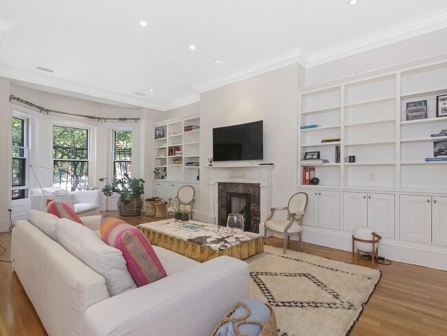 Building Photo - 344 Marlborough St