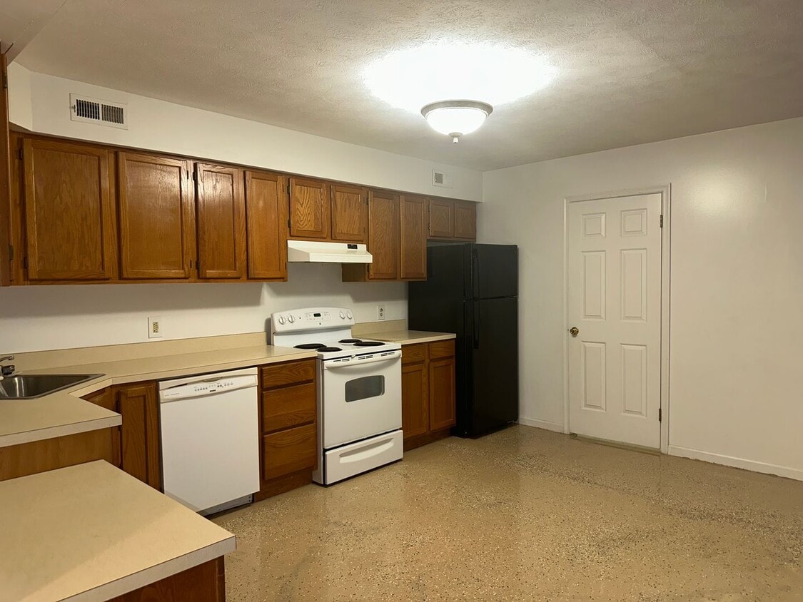 Primary Photo - 215 S Eaton St
