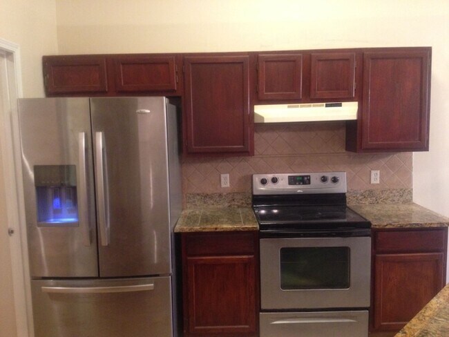 Foto del edificio - 3-Bedroom, 2-Bathroom single-family home brick construction