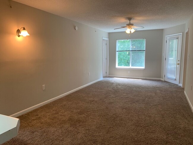 Building Photo - UTILITIES INCLUDED! 4 Bedroom | 4 Bath Con...