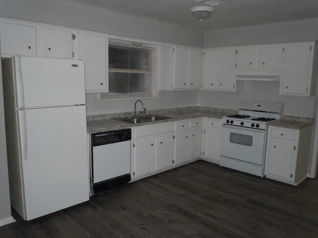 Building Photo - 208 Butler Dr