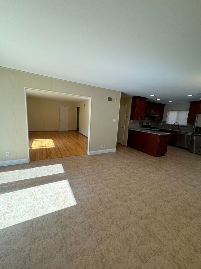 Building Photo - 430 Blue Ridge Dr