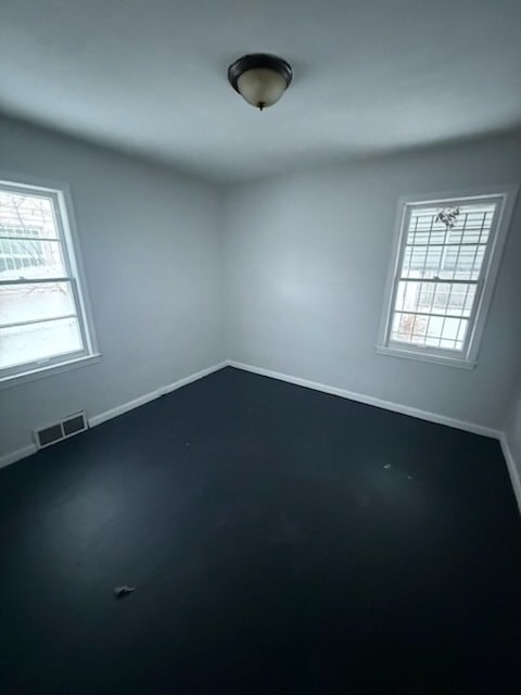 Building Photo - Move-In Ready Rental with 2 Beds and 1 Bat...