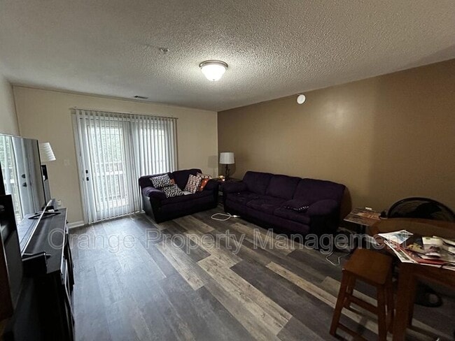 Building Photo - 1121 Harts Ridge Dr