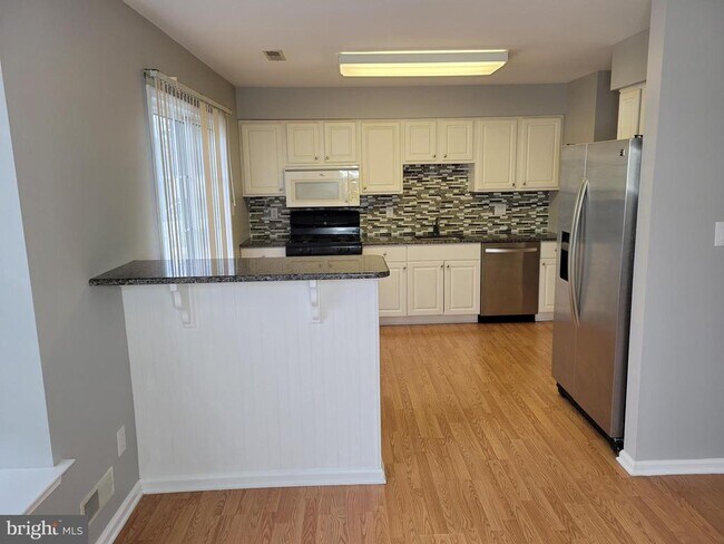 Building Photo - 2904 Saxony Dr