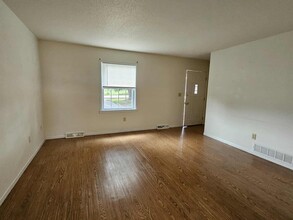Building Photo - 205 Country Villa Ln