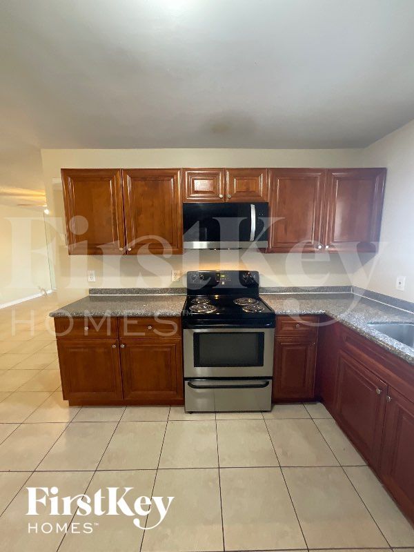Building Photo - 4304 N Shore Dr
