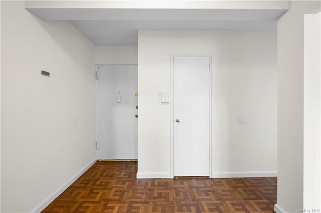 Building Photo - 437 Pelham Rd