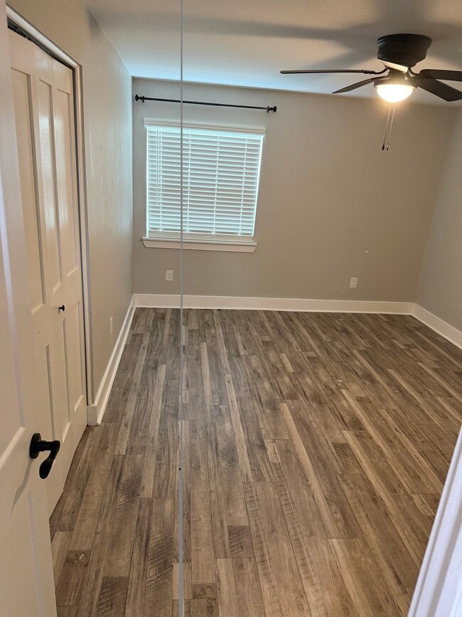 Building Photo - 101 April Point Pl