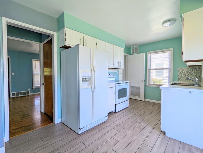 Foto del edificio - 3113 Silverdale Ave