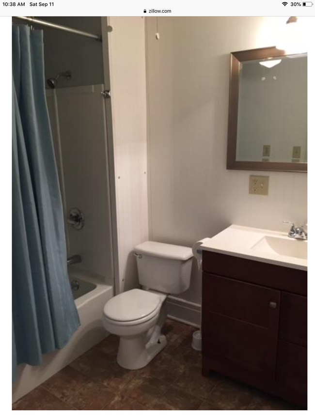 Building Photo - 7 Main St