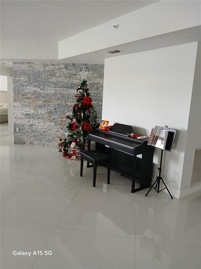 Foto del edificio - 10730 NW 66th St