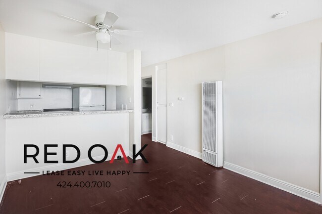 Foto del edificio - One Bedroom with Large Windows, Updated Ki...