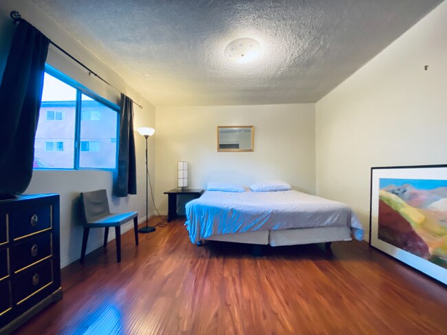 Foto del edificio - 2619 Ellendale Pl