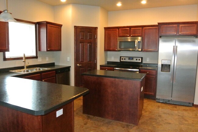 Foto del edificio - 3 Bedroom Townhome!