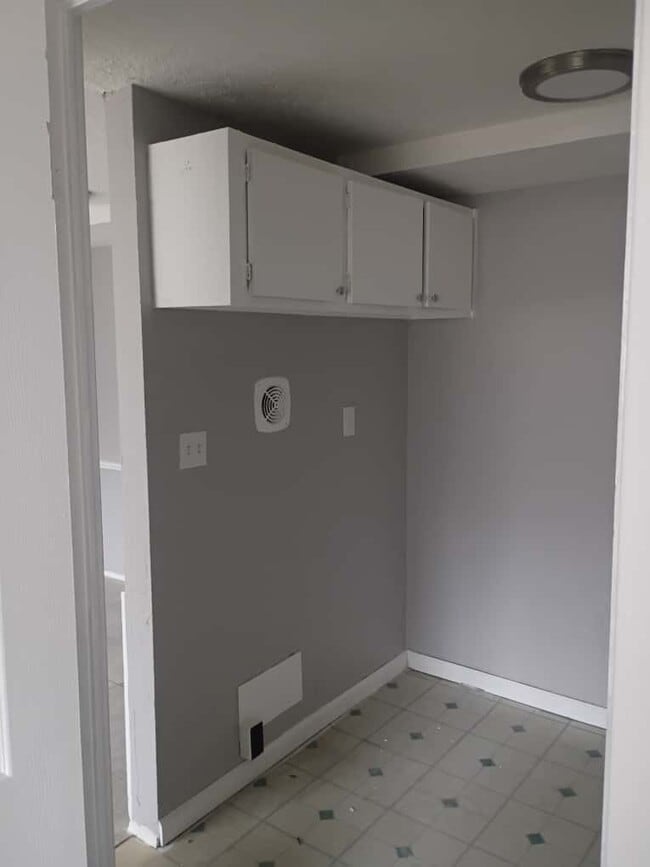 Foto del edificio - 13444 Euclid Ave