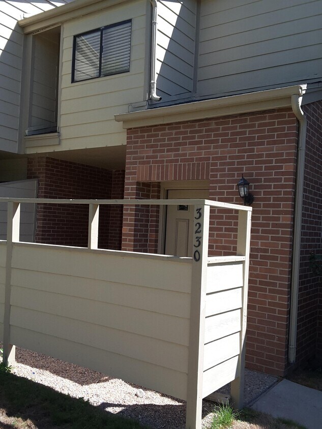 Primary Photo - 3230 N Shadowbrook Dr