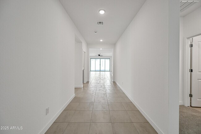 Foto del edificio - 23410 W Florence Ave