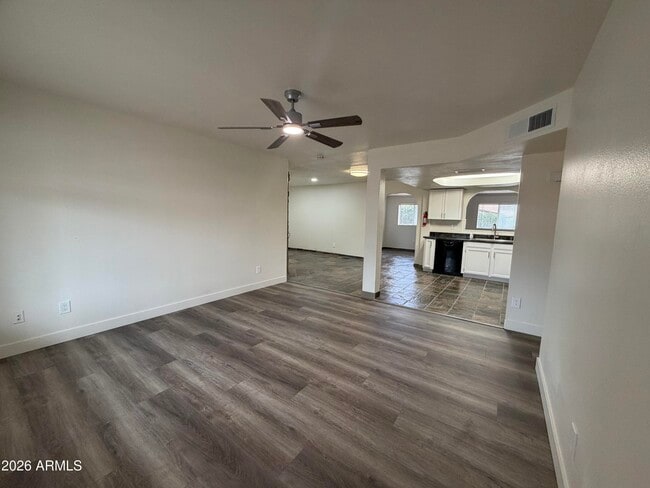 Building Photo - 3305 E Helena Dr