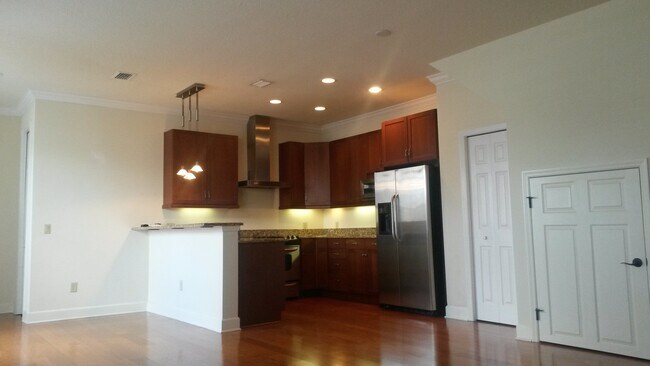 Building Photo - Packwood Townhomes
