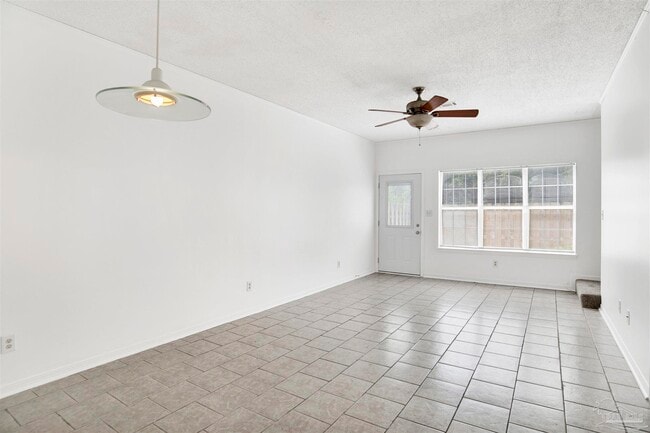 Foto del edificio - 601 E Burgess Rd