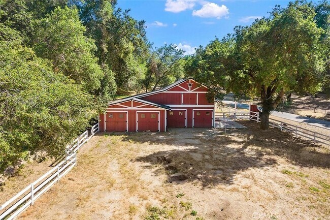 Building Photo - 35455 El Niguel Rd