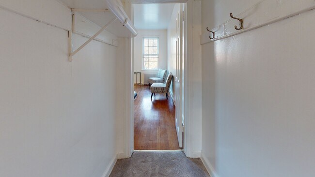 Foto del edificio - 4034 Calvert St NW