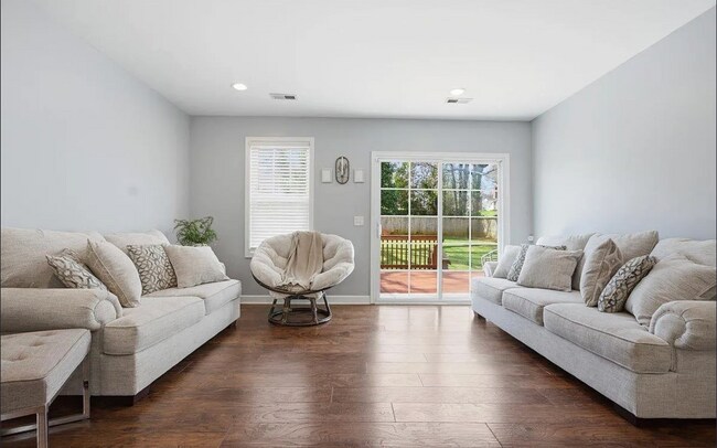 Building Photo - Contemporary Elegance Meets Greenville Convenience