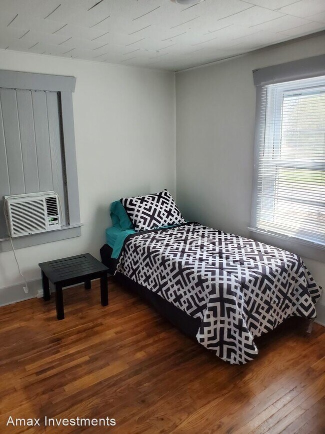 Building Photo - 1311 W Ash St