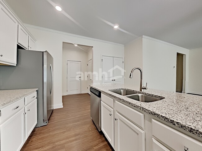 Building Photo - 581 Woodall Rd