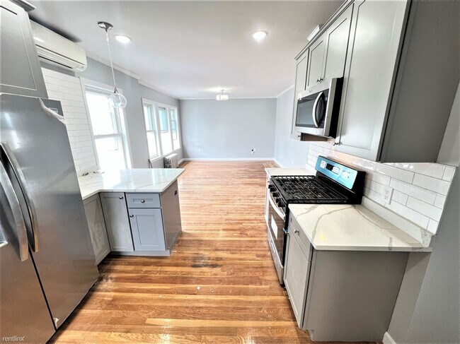 Building Photo - 4 br, 2 bath Duplex - 25 Teragram St