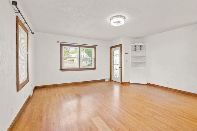 Foto del edificio - 1520 W 9th St