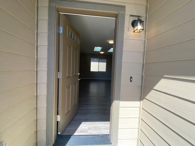 Building Photo - 556