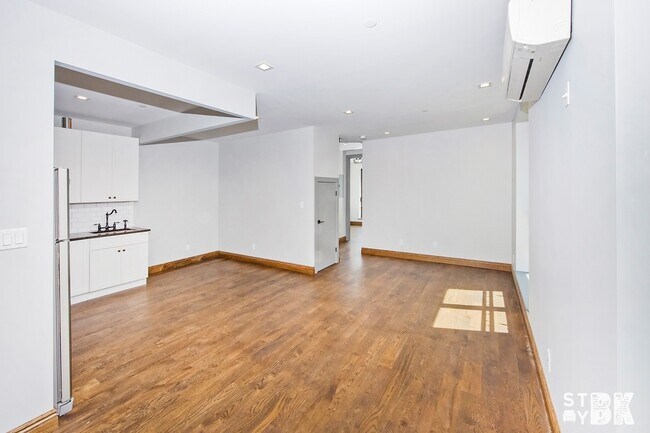 Building Photo - 599 Myrtle Ave