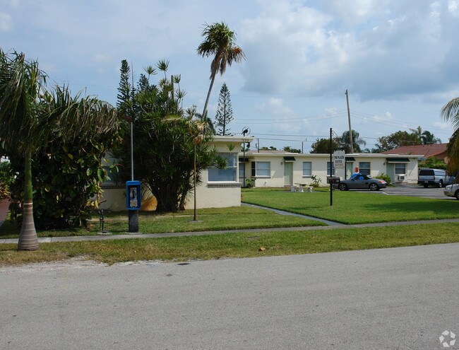 Building Photo - The Plaza Suites