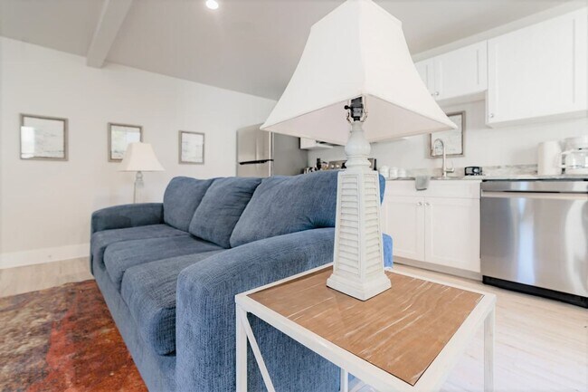 Building Photo - Jeremy's Carriage House