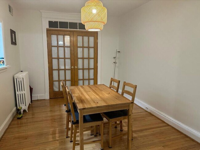 Foto del edificio - 1403 West Virginia Ave NE