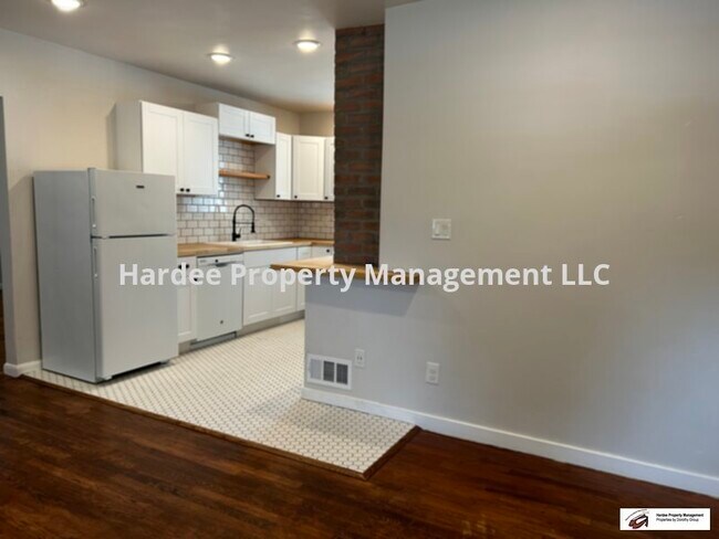 Building Photo - 2021 S Longmont Ave