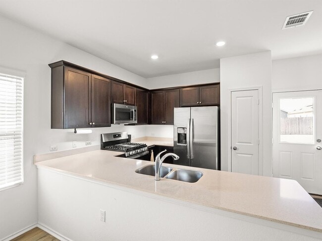 Building Photo - 2729 Louris Ln