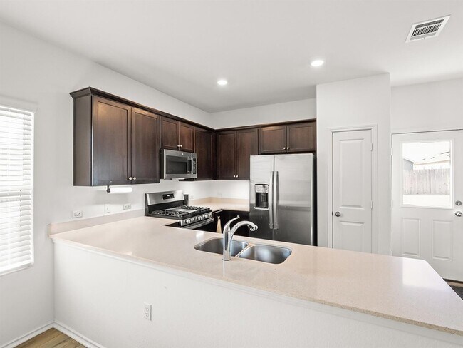 Foto del edificio - 2729 Louris Ln