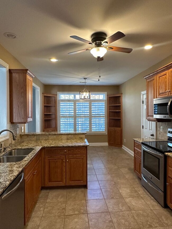 Building Photo - Gorgeous 3 Bedroom Home in the City!