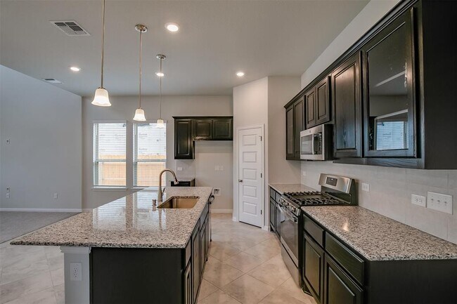 Foto del edificio - 12711 Bloomington Dr