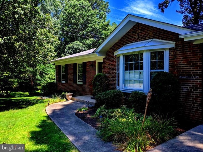 Building Photo - 8702 Thunderbird Ct