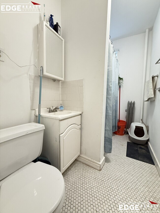 Foto del edificio - 160 Strathmore Rd