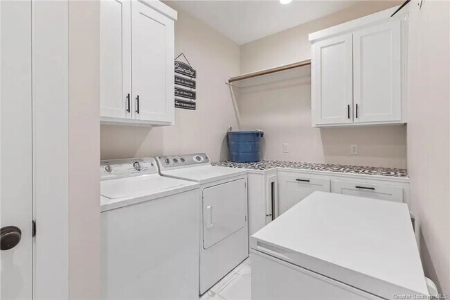 Building Photo - Beautiful home for lease