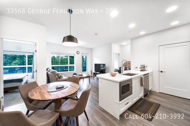 Photo du bâtiment - Condo Steps Away From Abbotsford Downtown